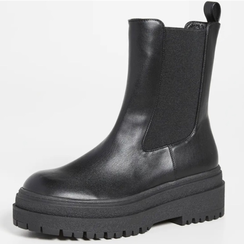 NWB Good American Lug Sole Pull On Boots